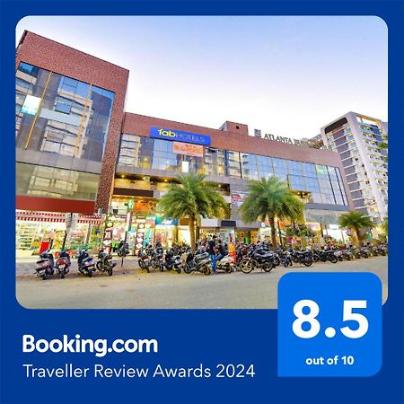 Fabhotel Happinex Surat Luaran gambar