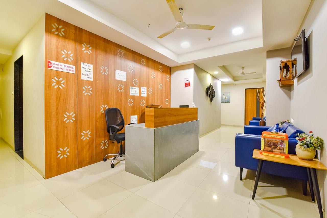 Fabhotel Happinex Surat Luaran gambar
