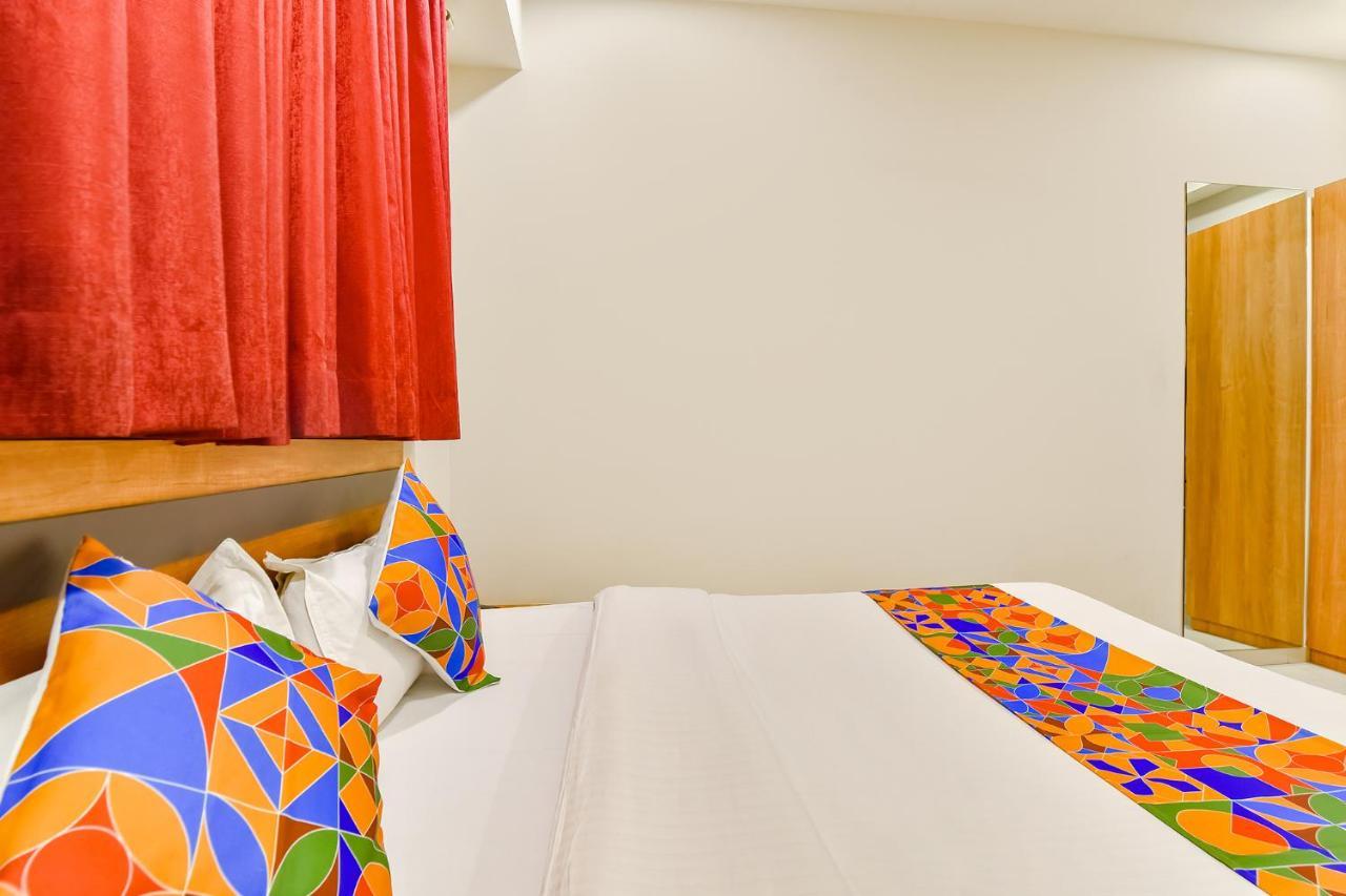 Fabhotel Happinex Surat Luaran gambar