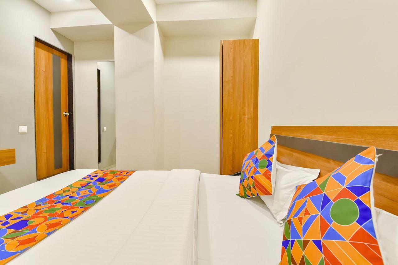 Fabhotel Happinex Surat Luaran gambar