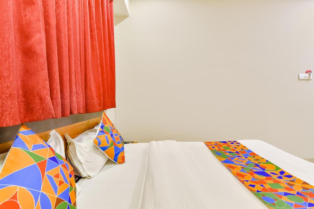 Fabhotel Happinex Surat Luaran gambar