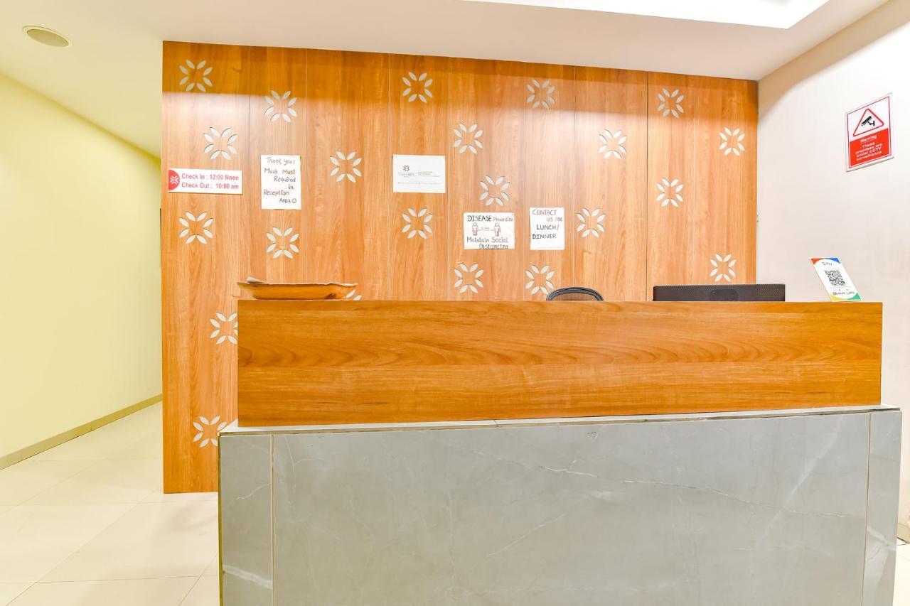 Fabhotel Happinex Surat Luaran gambar